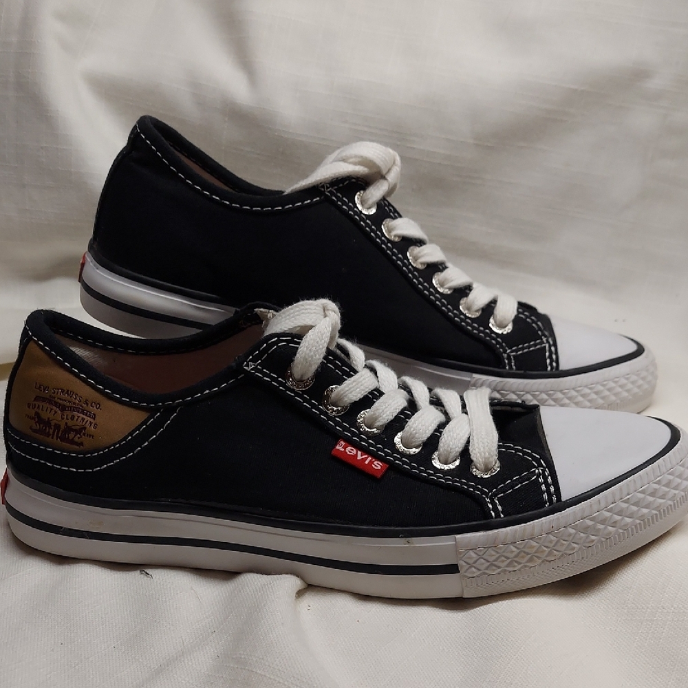 Levi's Strauss & CO Comfort Canvas Low Top Sneakers Women's Size 6 Black White